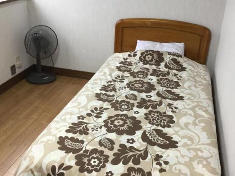 Pension Ken And Mary Бией Екстериор снимка